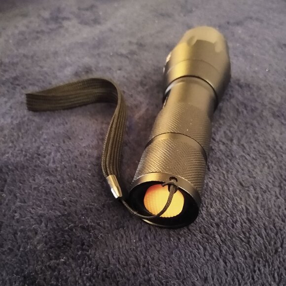 Black Outlite Flashlight - excellent condition - Picture 2 of 10